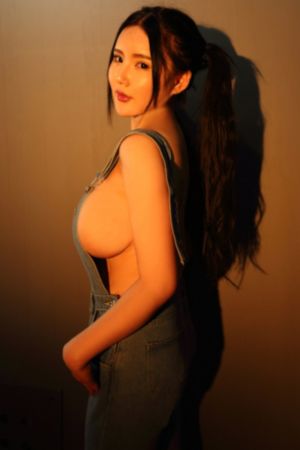 校阅女孩河野悦子