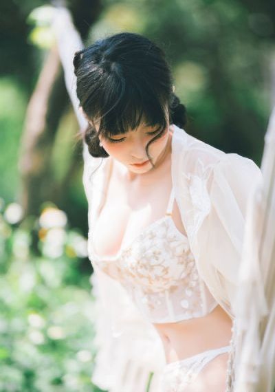 小恩雅吐牛奶舞蹈